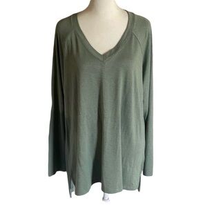Banana Republic Sage Green V-Neck Long Sleeve Lightweight Sweater. Size XL.